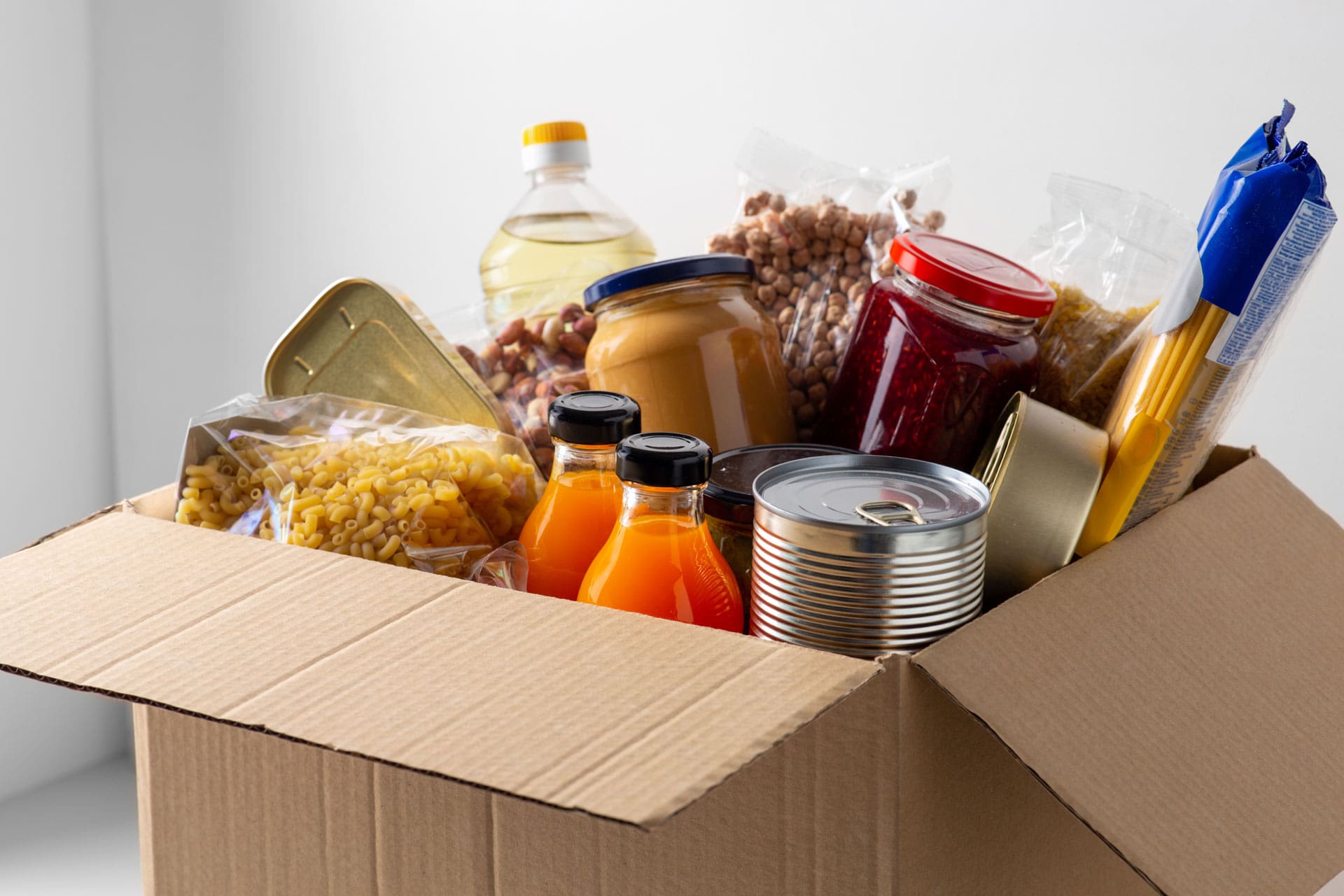 AdobeStock_494908450 dry goods and canned food in cardboard box